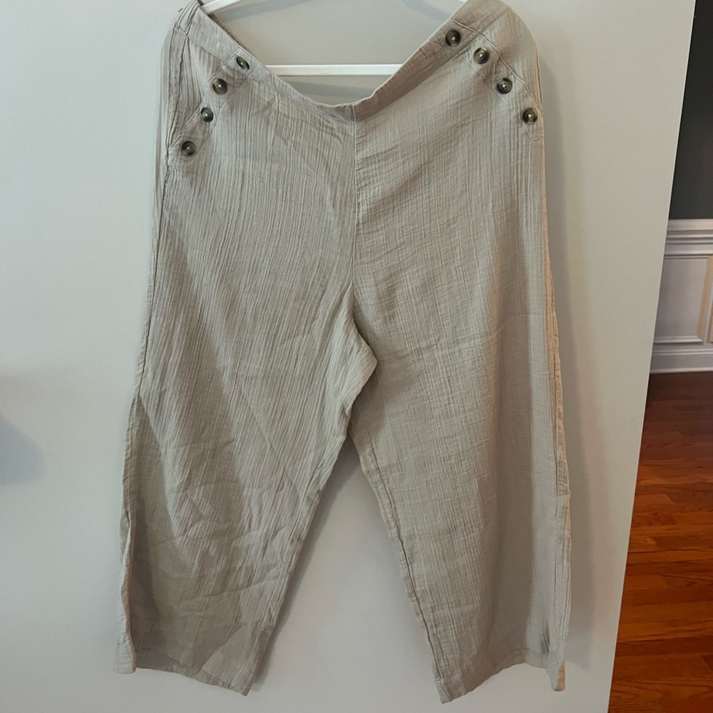 New Directions pull on pants . NEW with tags. Size Large.